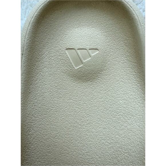 Yeezy slides unisex bone color size 7M Authentic main image 6